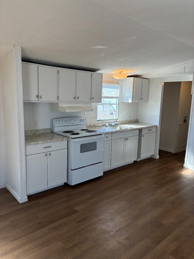 Foto del edificio - 2320 Wysteria Ln