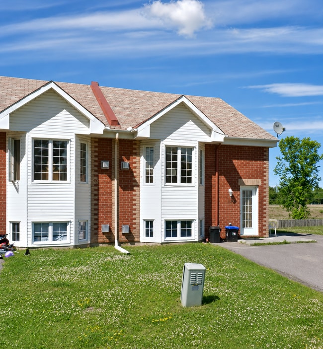 Building Photo - 432 Yves St
