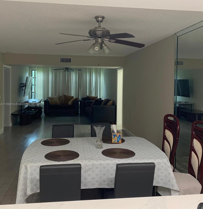 Building Photo - 6097 Balboa Cir