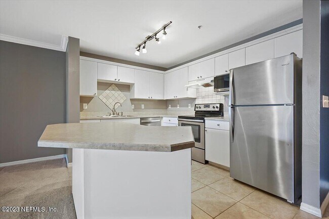 Foto del edificio - 3591 Kernan Blvd S