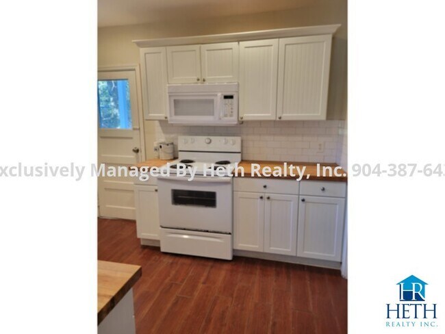 Building Photo - 2 bedroom home