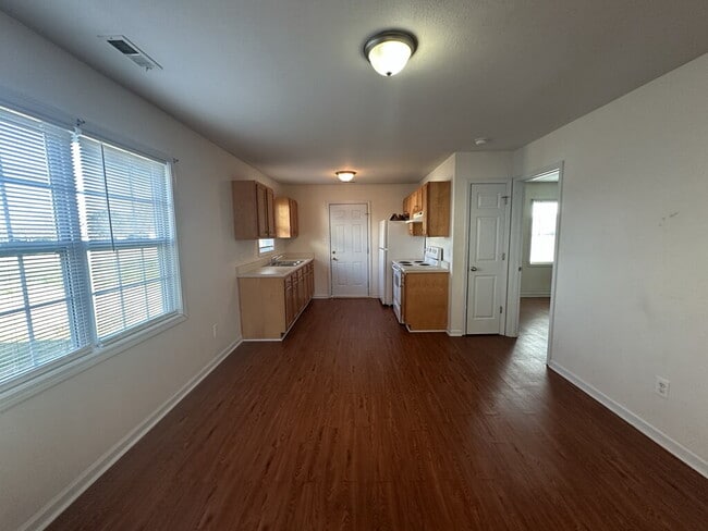 Building Photo - 121 Simmental Ln