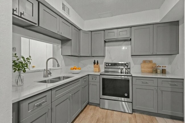 Foto del edificio - 11002 Hammerly Blvd