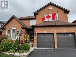 Building Photo - 61 Silverbirch Pl