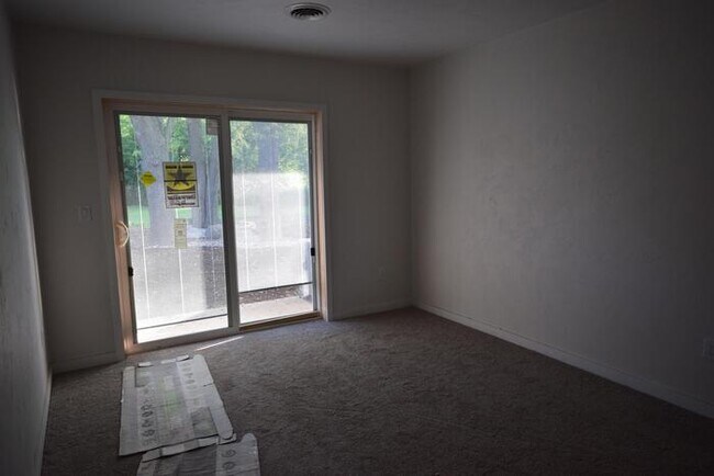 Building Photo - 1155 Racine Road - 4