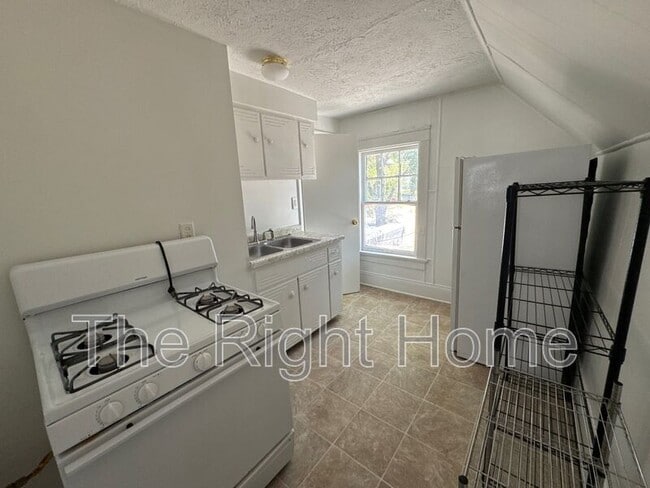 Photo - 3021 Harney St Apartment