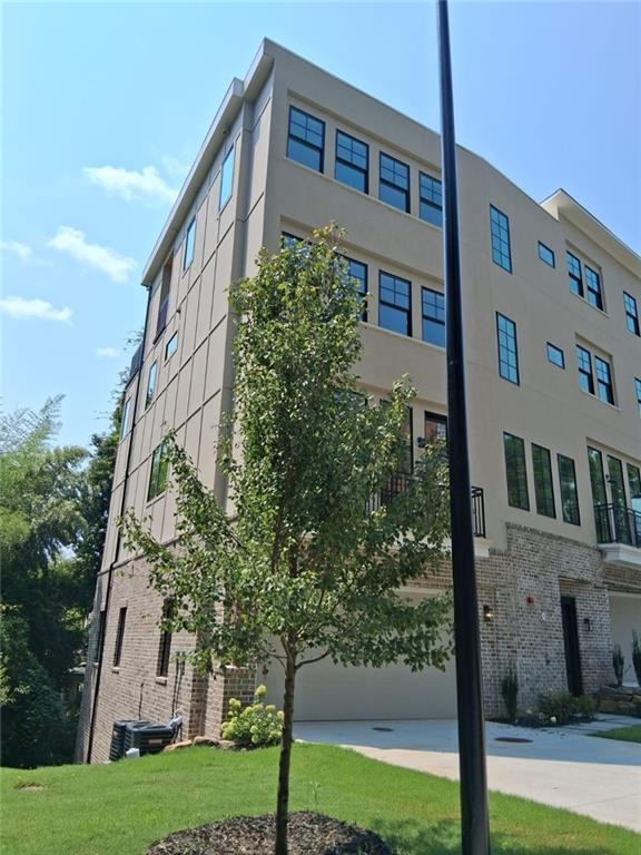 Foto del edificio - 3525 Kingsboro Rd NE