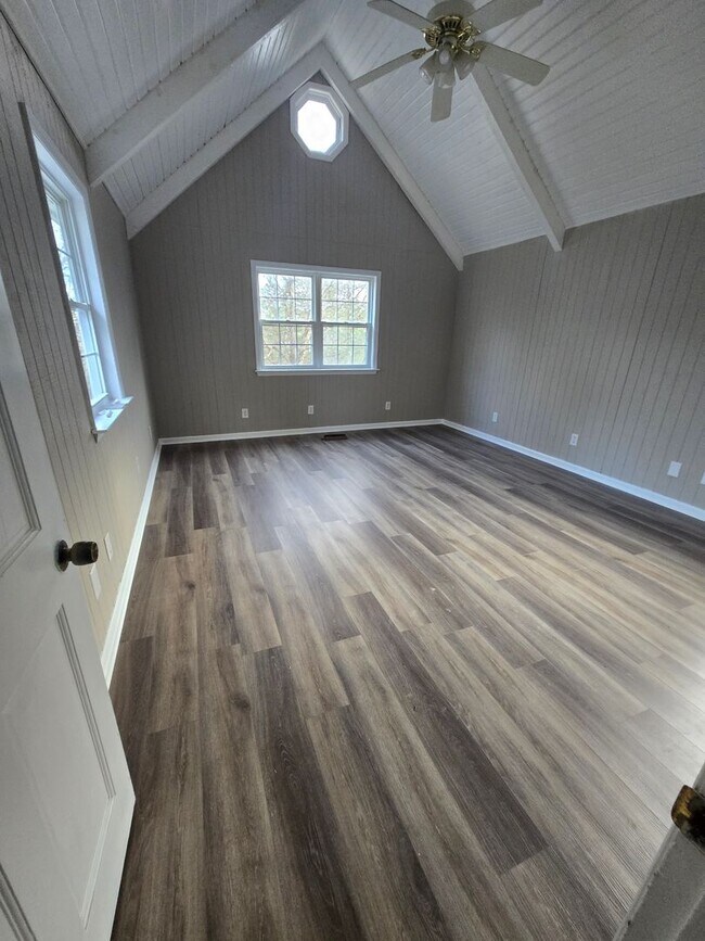 Building Photo - Three Bedroom Home in East Brainerd With ALL Utilities Included