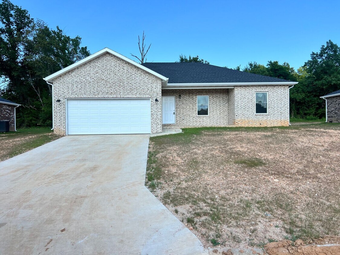 1120 S Mission Ave, Bolivar, MO 65613 House Rental in Bolivar, MO