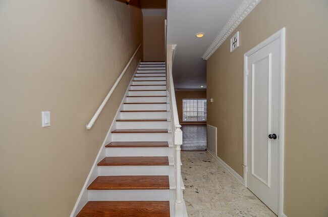 Foto del edificio - 573 N Post Oak Ln