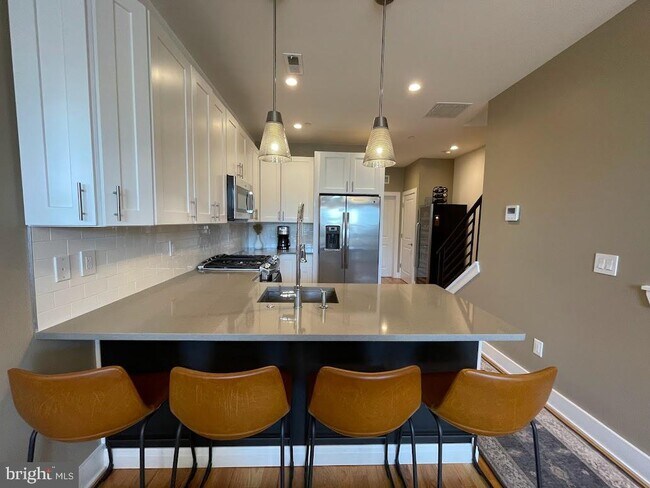 Foto del edificio - 979 N Marshall St