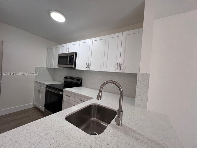 Building Photo - 2685 W 66th St