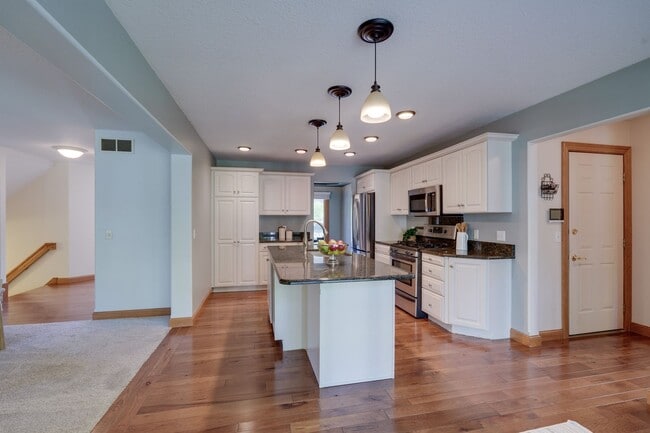 Foto del edificio - 4 bed 2 full bath 2 half bath home in Lamb...