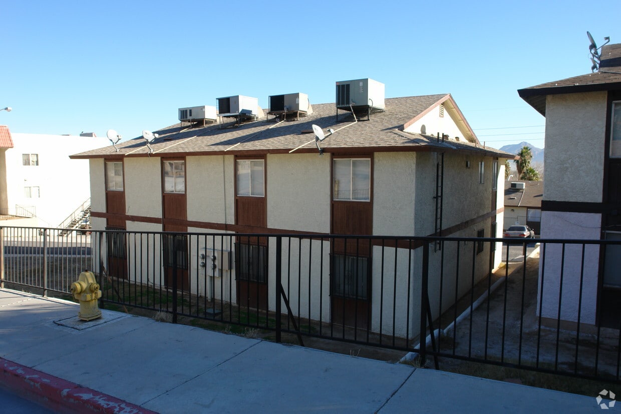 Building Photo - 444 N 13th St