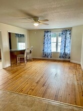 Building Photo - 38 Willow St