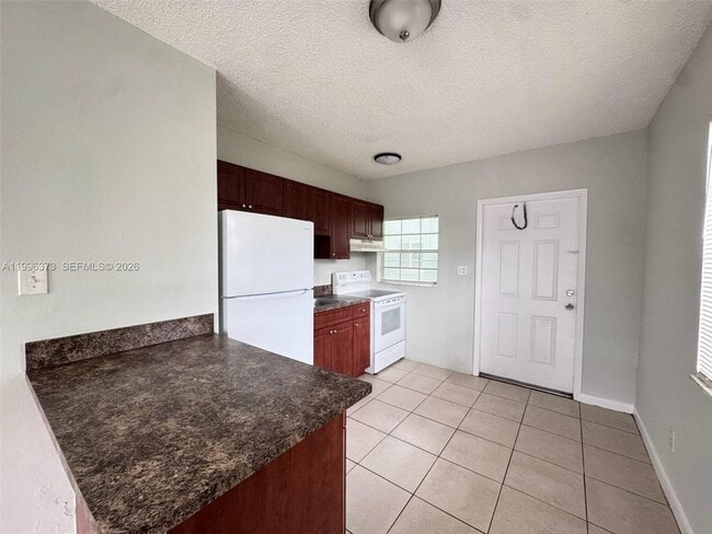 Building Photo - 990 Phippen Waiters Rd