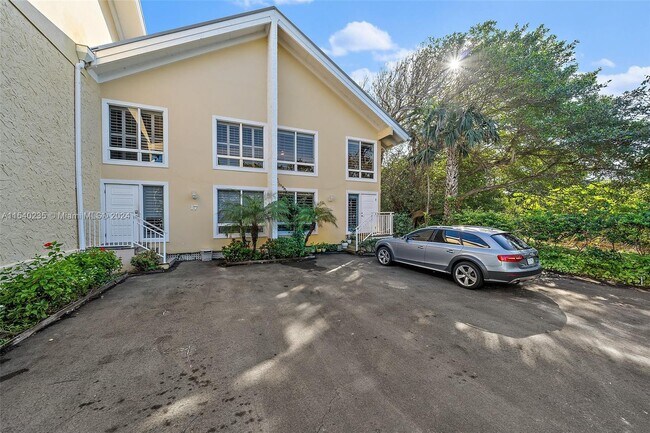 Foto del edificio - 245 NE MacArthur Blvd