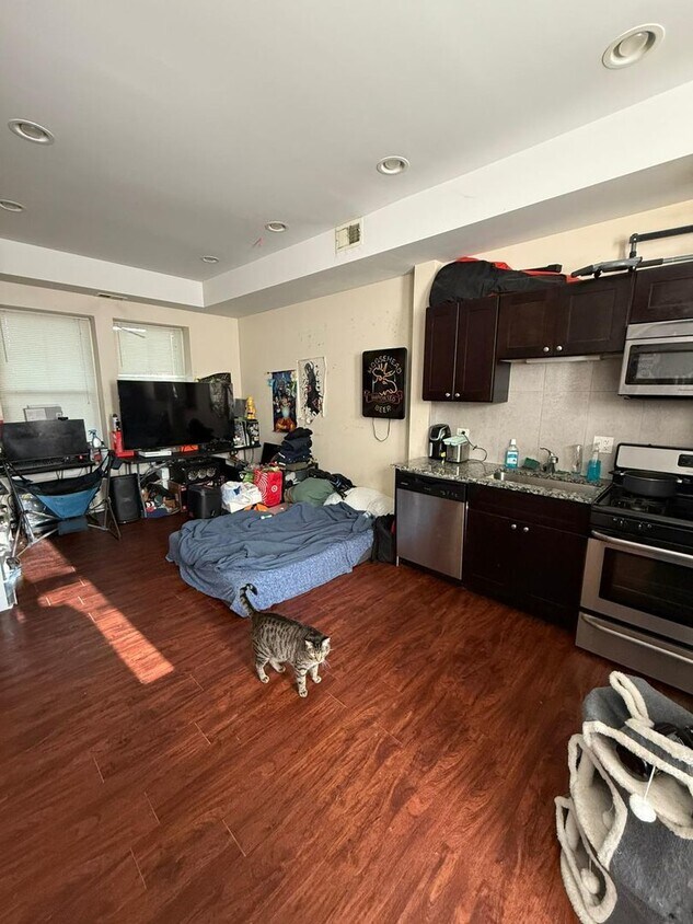 Foto del edificio - 4750 N Kenneth Ave
