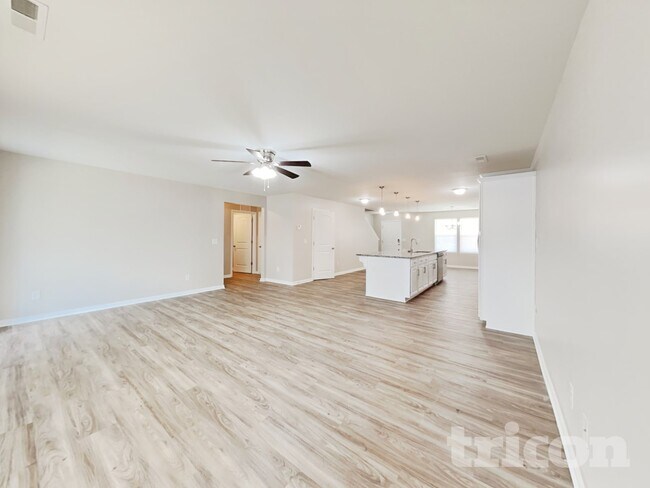 Building Photo - 1705 Sawtooth Ct