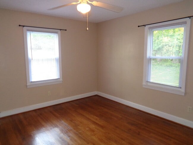 Building Photo - 2-bedroom House off Country Club