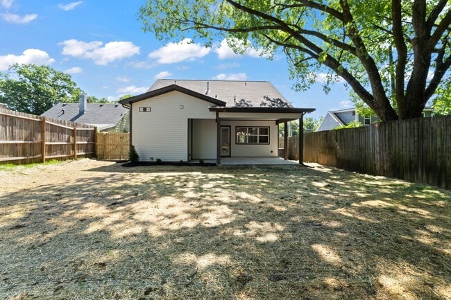 Building Photo - 1526 Jones Ave