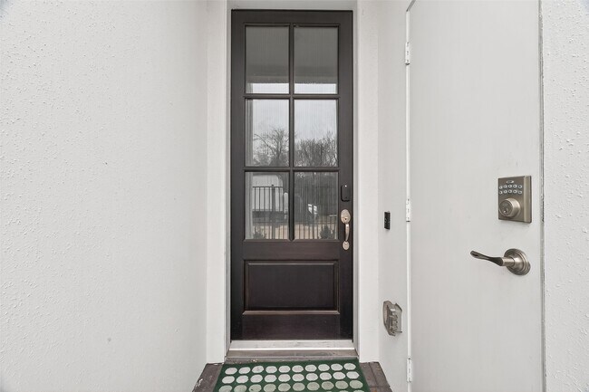 Building Photo - 2712 Grand Fountains Dr