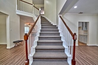 Building Photo - 15810 Hollow Rock Dr