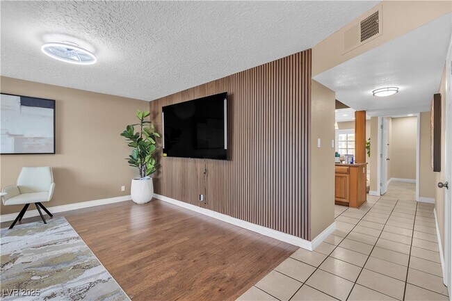 Foto del edificio - 7604 Charles Conrad Cir
