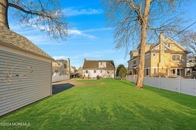 Foto del edificio - 714 Philadelphia Blvd