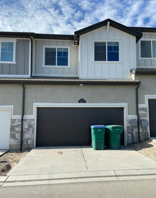 Primary Photo - Lehi townhome for rent!
