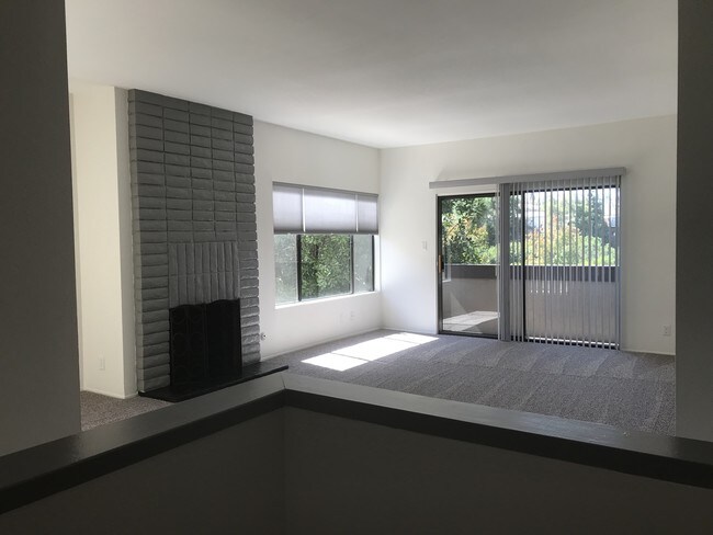 Sala de estar - 6671 Reservoir Ln