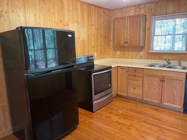 Building Photo - Cabin