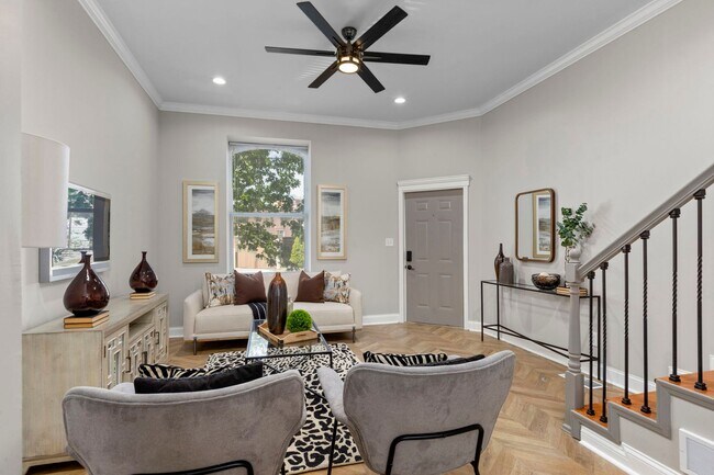 Foto del edificio - Large and Open 4 bedroom Townhouse