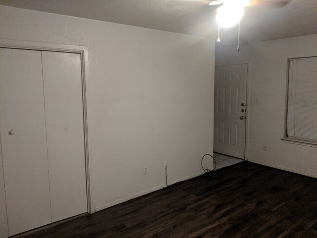 Building Photo - 1110 Leslie Cir
