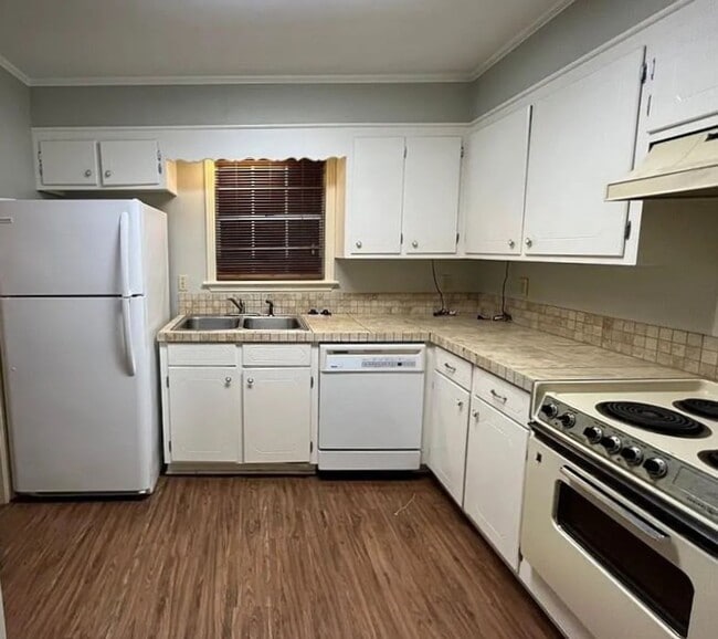 Foto del edificio - New Listing in a great location