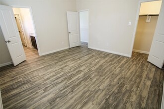 Building Photo - 6011 Peaceful Ridge Dr