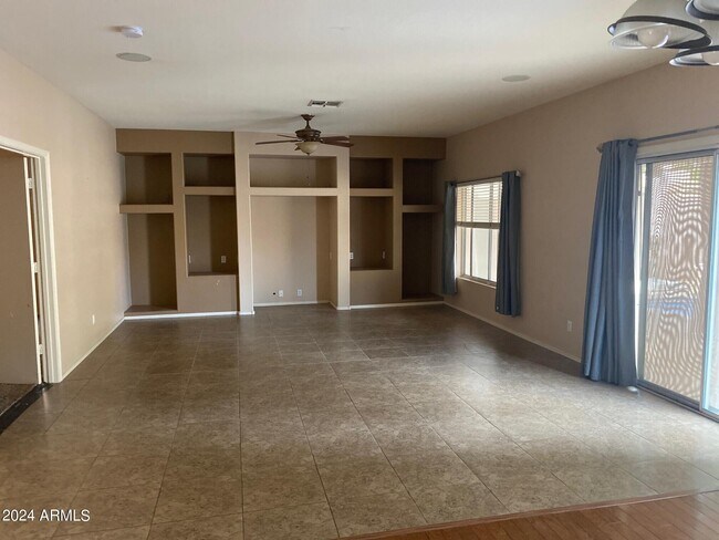 Building Photo - 9210 W Frank Ave