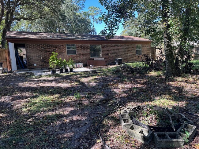 Back patio - 11467 Gwynford Ln