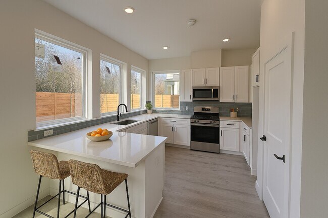 Foto del edificio - 2000 Riverside Farms Rd