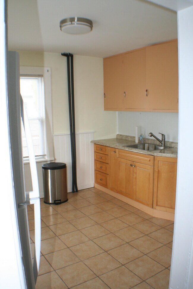 Eat in Kitchen ~10x11 - 97 Oak St