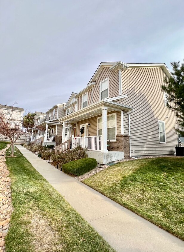 Primary Photo - Spacious 2 Bed/2/5 Bath Townhome at The Bl...