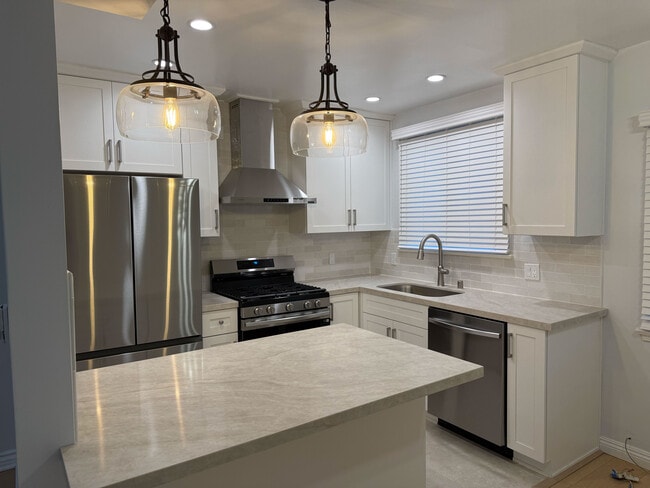 4125 W Toluca Lake Ave