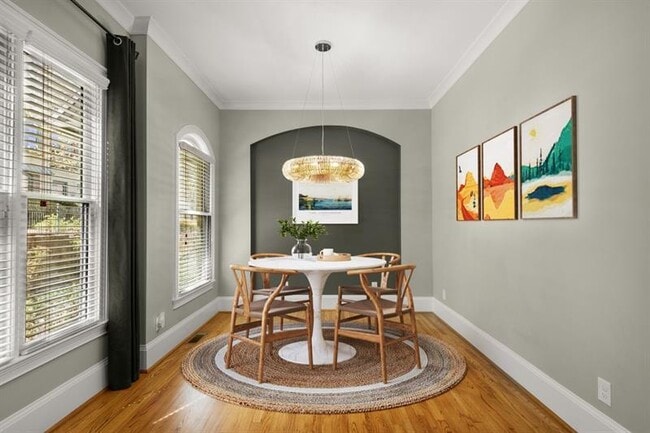 Foto del edificio - 395 Laurent St NW