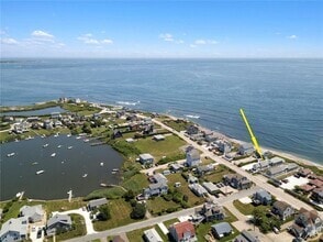 Building Photo - 967 Matunuck Beach Rd