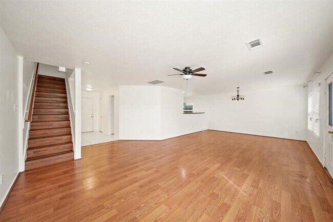Building Photo - 8010 Golf Green Cir