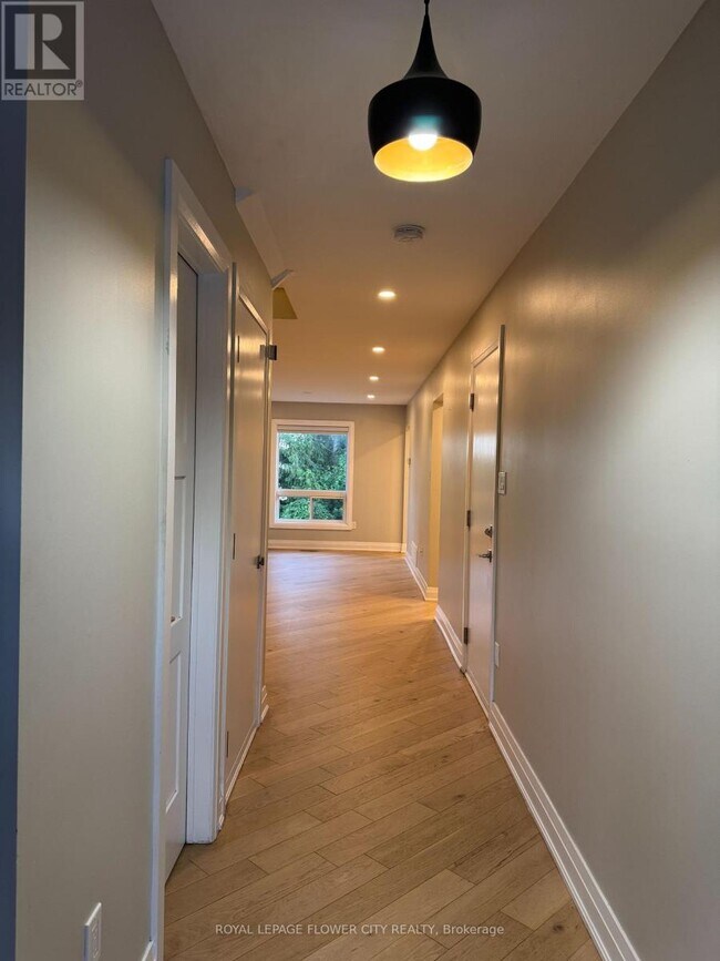 Building Photo - 450 Levanna Ln