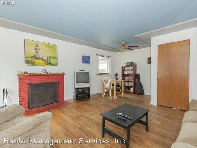 Building Photo - 3 br, 1 bath House - 4540 SE 113th Ave