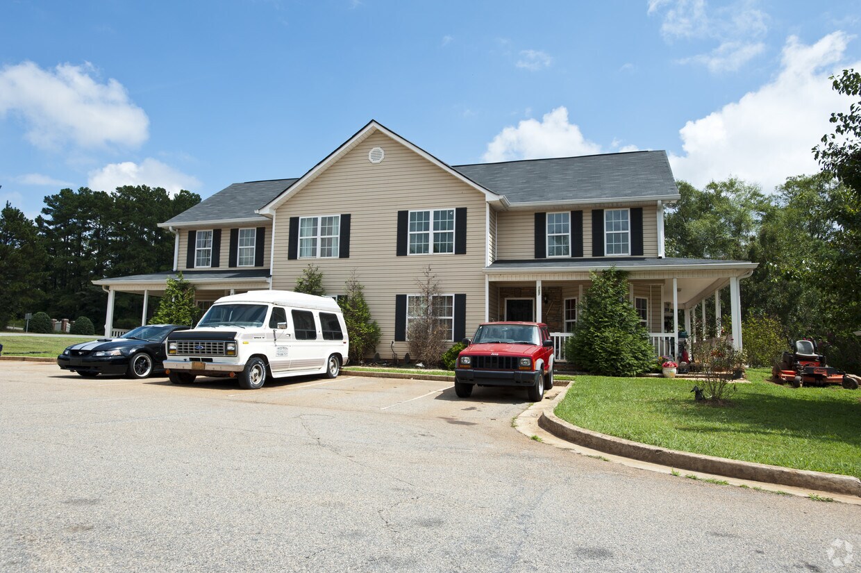 Building Photo - Towns Edge Landing