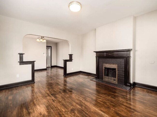 Building Photo - 816 Thurman Ave