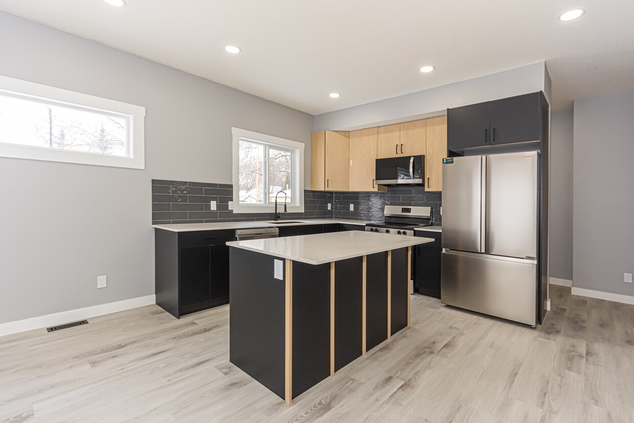 Photo principale - 11547 St Albert Trail NW